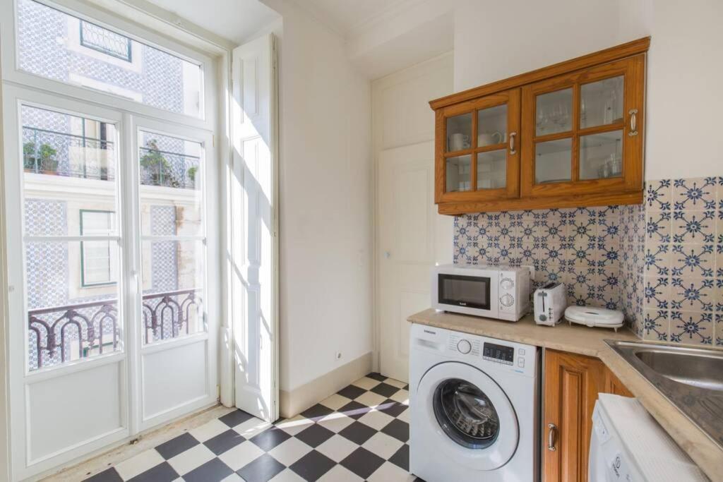 Apartment 135 B - Alfama Renovated Charming Historic Flat Near Baixa *