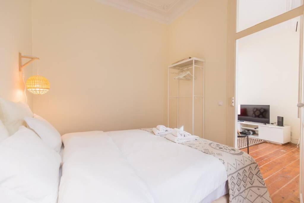 Apartment 135 B - Alfama Renovated Charming Historic Flat Near Baixa Lisbon
